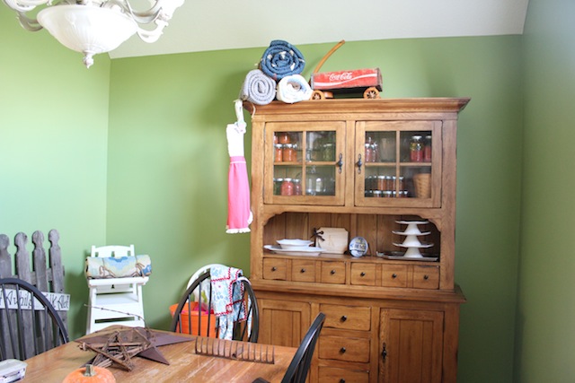 apple green dining room